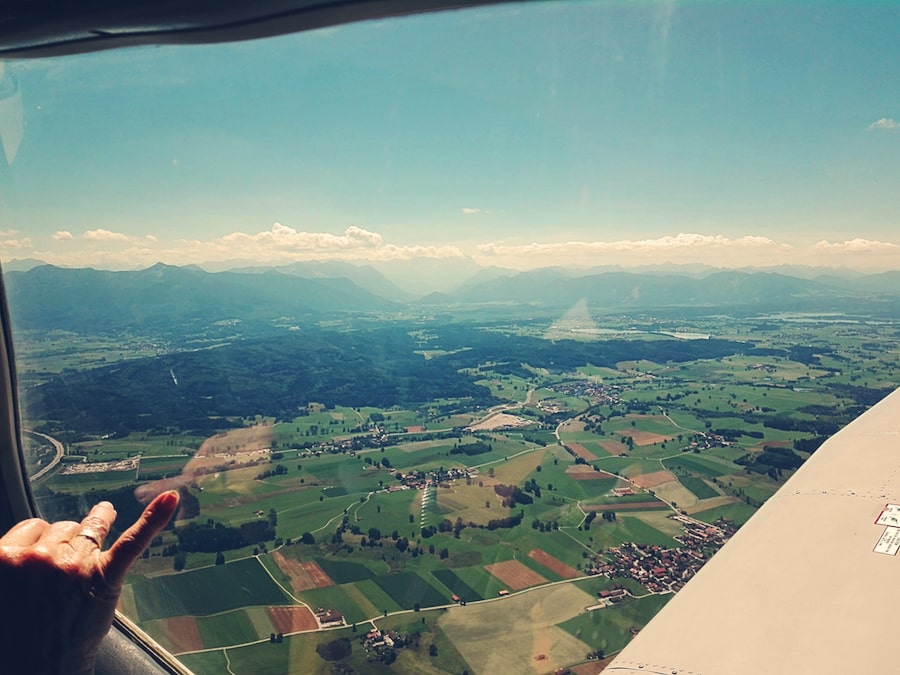 Aussicht aus dem Flugzeug über die Alpen